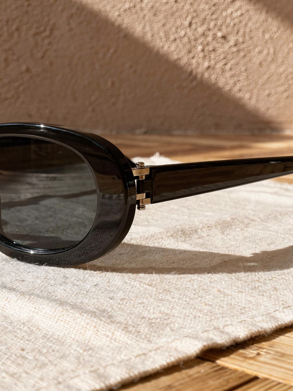 Lunettes de soleil ovales Bertille – Noir